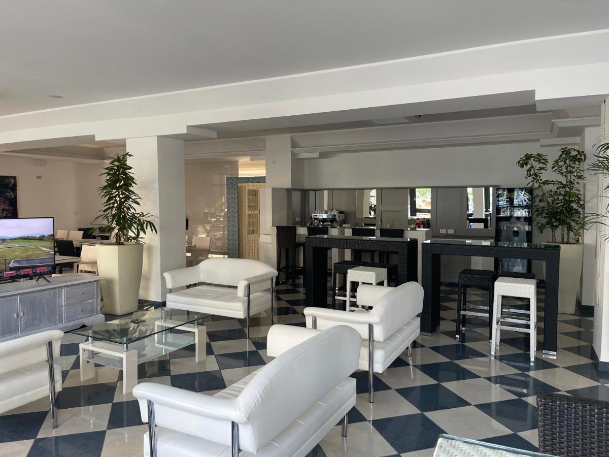 Hotel Athena Lignano Sabbiadoro Exterior foto
